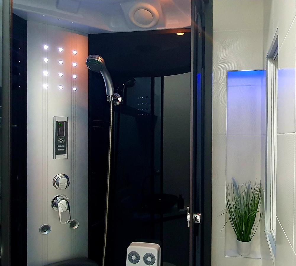 Jacuzzi Penthouse Apartment ماتولي المظهر الخارجي الصورة
