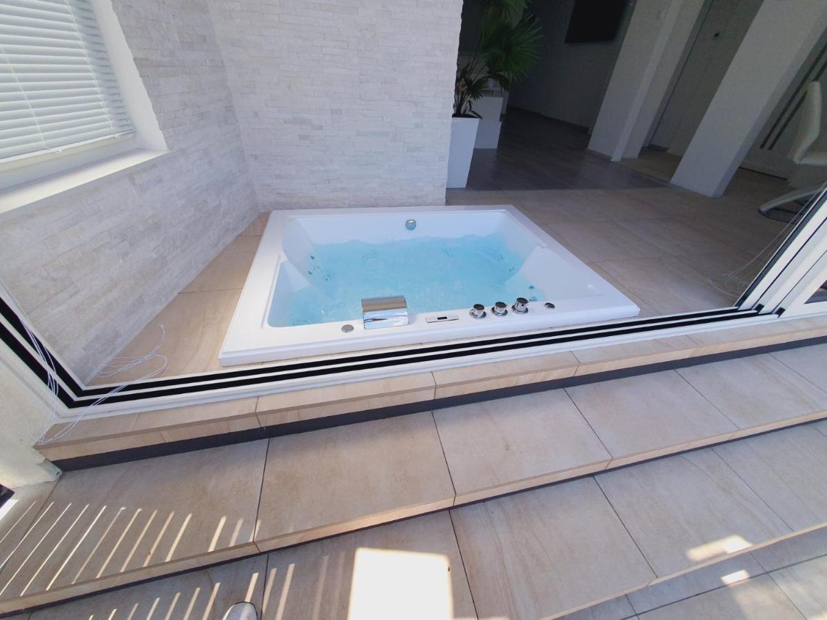 Jacuzzi Penthouse Apartment ماتولي المظهر الخارجي الصورة